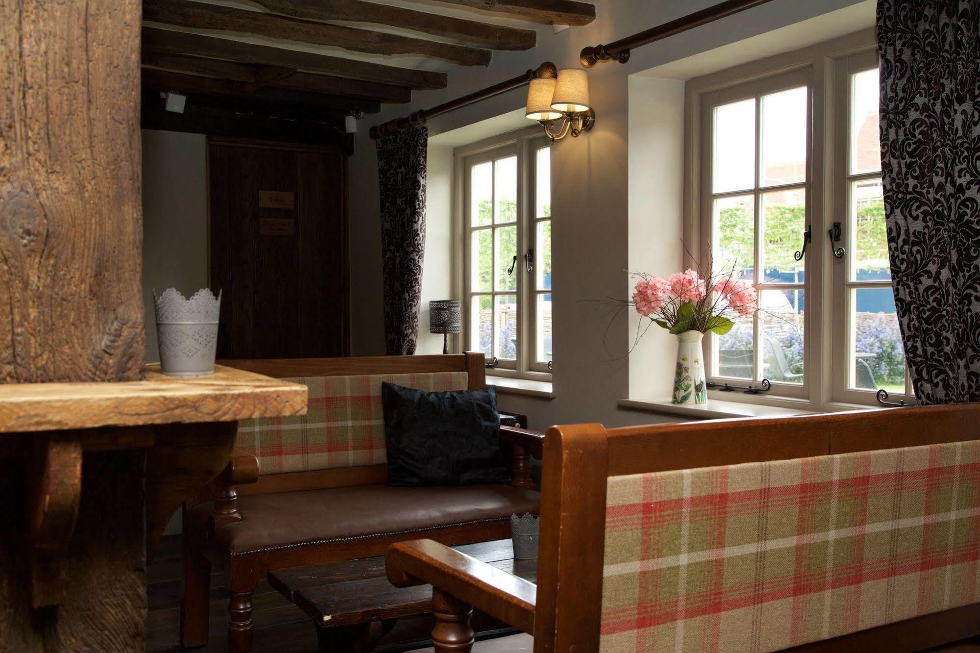 The Harvard Inn Stock Buitenkant foto